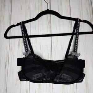 Victoria's Secret Black Striped Lace Bra